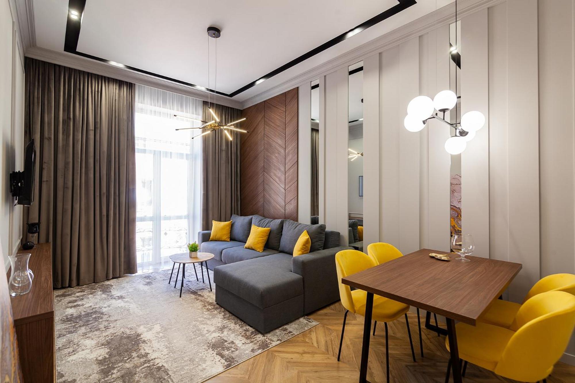 Royal Aparts Multi Lviv Exterior photo