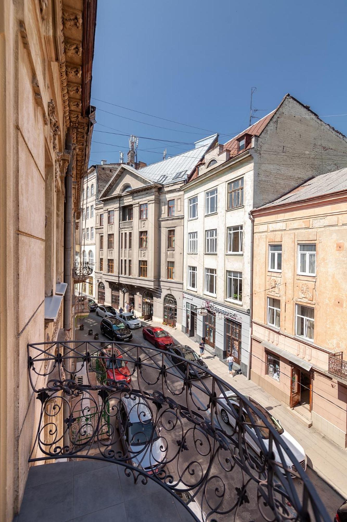 Royal Aparts Multi Lviv Exterior photo