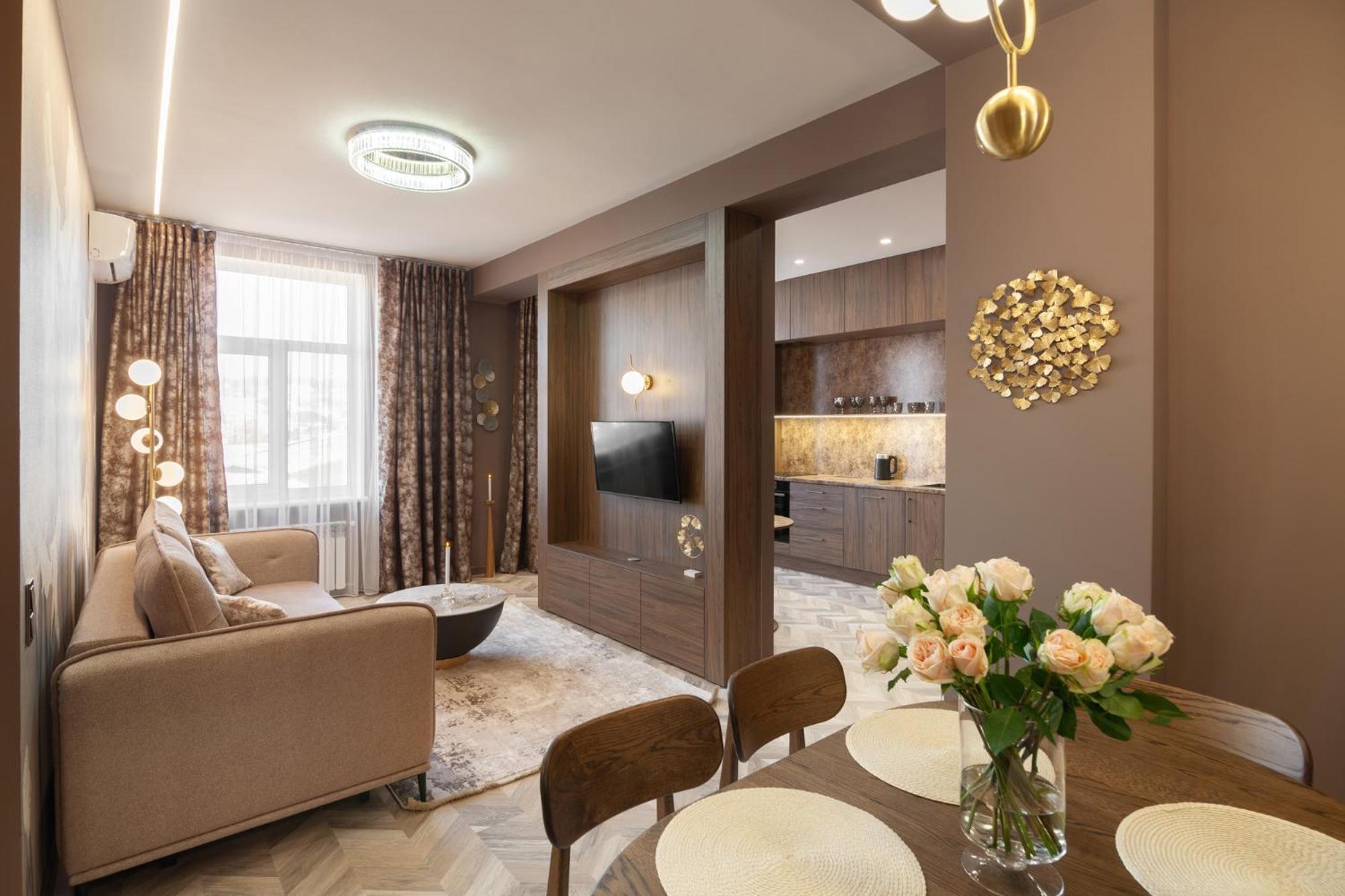 Royal Aparts Multi Lviv Exterior photo